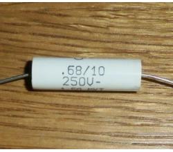 Kondensator 0,68 uF 250 V 10 % ( MKT )